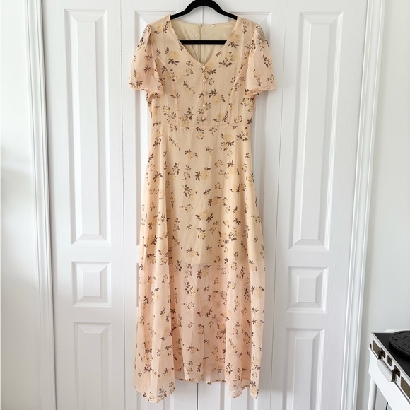NWOT Curvedream Yellow Floral V-Neck Short Sleeve Maxi Dress - Picture 2 of 5